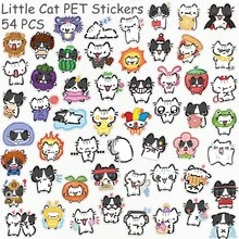 54张趣味十足的可爱小猫贴纸，透明PET材质，猫咪主题，卡通可爱，趣味十足，动物造型，美观大方，乙烯基材质，可用于水瓶、保温瓶、吉他、行李箱、手机、手机壳、笔记本电脑、滑板等，是馈赠佳品。