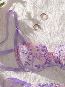 Valentine's Day A Lady's Romantic French-Style Purple Lace-Up Underwire Lingerie Set Is Made Of Soft Lace - Purple - View 4