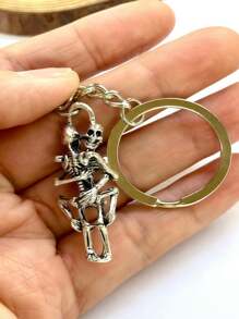 1 pieza Llavero de metal de estilo punk rock, accesorios personalizados de moda callejera con lema "Muerte", regalo adecuado para novio/novia, accesorios para coche, dije para bolsa, escuela