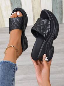 Nuevas sandalias de plataforma y cuña para mujer, verano 2025. Chanclas de tacón alto deslizantes, estilo slip-on para damas. Sandalias de mujer para playa y vacaciones, en color negro, con estilo bohemio y universitario.