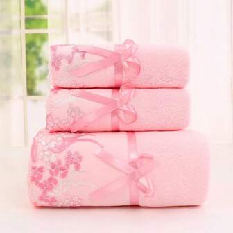 3pcs Bowknot Embroidered Style Coral Fleece Towel Set, 1 Towel+2 Towels, Exquisite Lace, Lightweight, Fast Drying, High Water Absorption, Soft Household Towel Set, Suitable For All Seasons, Suitable For Bathroom, Bathroom Decoration, Hotels, Gatherings, Beaches, Tourism, Sports, Gifts, Swimming Pools, Salons, Outdoor, Gym, Summer, Home