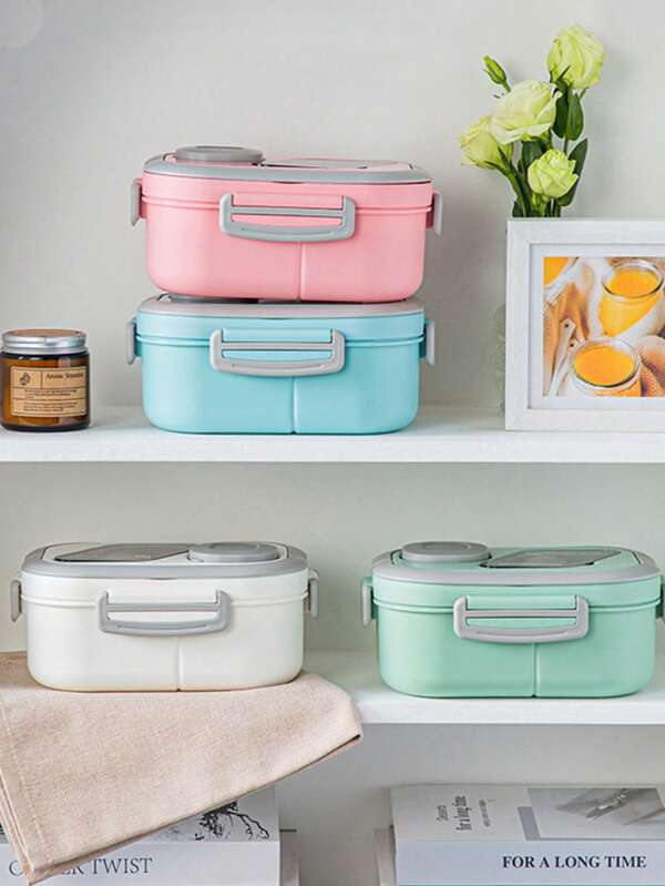 1200 ml dwuwarstwowy koreański lunch box z przegródkami, podgrzewany w kuchence mikrofalowej. Jest to lunch box z widelcem i łyżką, wykonany z materiału PP (bez bisfenolu A). Nadaje się dla studentów i pracowników biurowych do noszenia przy sobie, a także jest idealny na pikniki na świeżym powietrzu, kemping, podróże, do pracy, na wakacje, ukończenie szkoły, a także może być podarowany jako prezent dla przyjaciół i krewnych, sezon powrotu do szkoły, pudełko śniadaniowe, owsianka