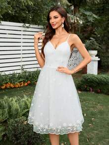 Daisy Elegant Embroidery Zip Up Front Summer Party Top - White - View 4