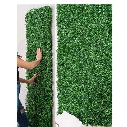 Pared de césped artificial, panel de hojas falsas verdes para decoración de pared, enredaderas de hiedra artificial, adecuado para jardín, patio, decoración del hogar con hojas artificiales sencillas