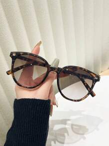 1pc Women's Round Frame Fashion Glasses With Cute Decorative Clear Lenses And Suitable For Outdoor Activities Beach Accessories For Women Glasses Shades For Summer Beach Vacation,Outdoor,Travel Casual Style Oversized Round Frame For Going Out Outfit,Back To School