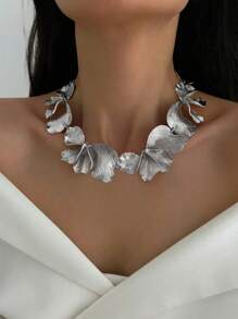 1pc Retro European & American Exaggerated Punk Style Metal Flower & Leaf Decorative Necklace, Suitable For Women Daily Wear And Party Jewelry