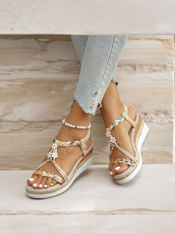 1 paire de sandales d'été à semelle épaisse, plateforme compensée, tressée avec un motif floral bohème, pour les adolescentes