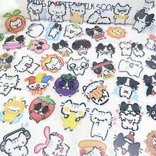 54张趣味十足的可爱小猫贴纸，透明PET材质，猫咪主题，卡通可爱，趣味十足，动物造型，美观大方，乙烯基材质，可用于水瓶、保温瓶、吉他、行李箱、手机、手机壳、笔记本电脑、滑板等，是馈赠佳品。