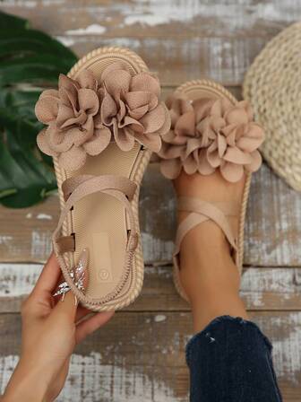 全新加大码女式圆头交叉弹力褶皱花卉图案轻便休闲时尚一脚蹬凉鞋，海滩度假风格，夏季