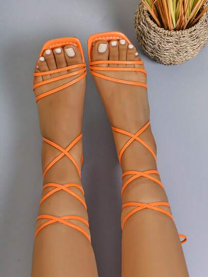 Damsandaler med fyrkantig tå och vävda, platta, casual sandaler