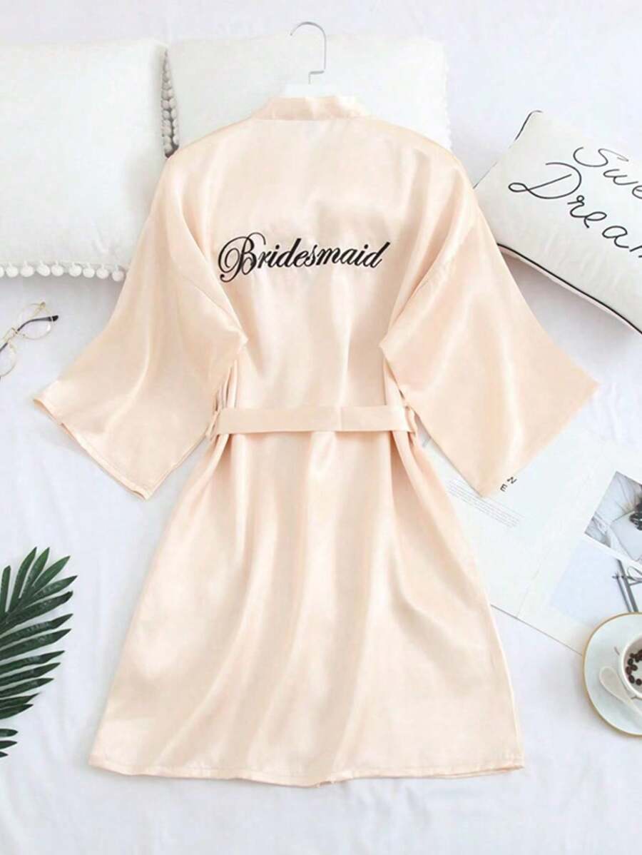 1 pieza Bata con inicial de novia y dama de honor, ropa para prepararse para la fiesta nupcial, accesorios para la ceremonia y recepción de la boda, pijama de primavera y verano para dama de honor, vestido de novia, ropa de baño bordada para la fiesta de las mejores amigas, suministros para la boda, fiesta al aire libre + 1 pieza de pantuflas
