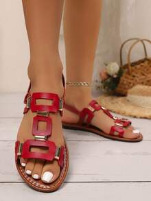 Sandálias rasteiras femininas, chinelos de praia femininos, novas sandálias com fivela quadrada e decoração da moda primavera/verão