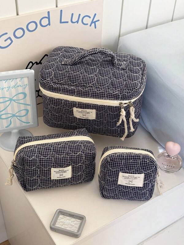 1 PC Black Plaid Heart Quilting Beige Zipper Make Up Bag,Fashionable And Casual Large Capacity Portable Zipper Makeup Bags,Travel And Vacation Essentials Cosmetic Bags For Sanitary Napkins,Pouch Pads,Wired Earphones,Earpods,Headphones,Charger,Lipsticks,Cosmetics,Perfume,Skin Care And Beauty Products,Home Decor,For Mom,Women,Nurses,Students,School Girls,Keys,Holiday Gifts
