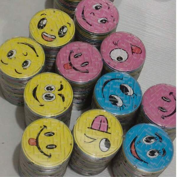 5/12 Mini laberintos de mano antiestrés, juego de bolas rizadoras (color de expresión facial aleatorio), regalo de fiesta, color y estilo aleatorio, regalo pequeño ideal para fiestas
