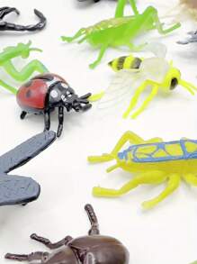 24pcs Realistic PVC Insect Model Toys, Simulation Archaeologic Digging Joke Soft Rubber Animal Butterfly Bee Specimen Decoration Stress Relief Toys