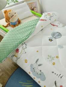 1 件婴儿/幼儿毯，AB 版工艺，A 面为针织棉布，B 面为波点绒，饰有动物图案，柔软透气，舒适亲肤，是送给孩子的理想礼物