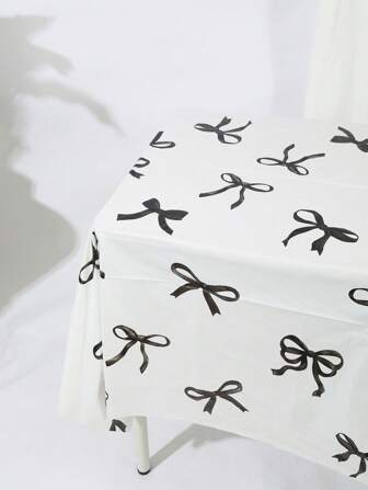 3pcs 137*274CM/53.94*107.87IN Party Decorative PE Waterproof And Oil-Resistant Disposable Tablecloth, Fashionable White Background Black Bow Pattern Tablecloth, Suitable For Various Theme Parties And Daily Decoration, Can Be Used As Background Cloth/Picnic Mat