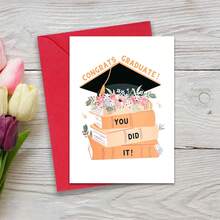 ¡Lo lograste! ¡Felicitaciones por tu graduación! ¡Estoy muy orgulloso de ti! Tarjeta de felicitaciones de graduación floral, tarjeta de graduación linda, tarjeta con birrete de graduación, sobre incluido, tarjeta en blanco, tarjeta de aliento