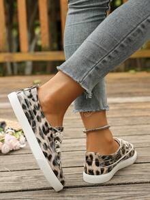 Women's Casual Sneakers, Fashionable Slip-On Leopard Print Lightweight Sport Skateboard Shoes, Versatile Student Casual Shoes