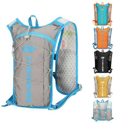 1 件全新超轻越野跑背包，带水袋，透气紧凑型背包，适合骑行、运动、徒步旅行