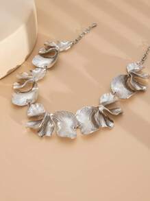 1pc Retro European & American Exaggerated Punk Style Metal Flower & Leaf Decorative Necklace, Suitable For Women Daily Wear And Party Jewelry