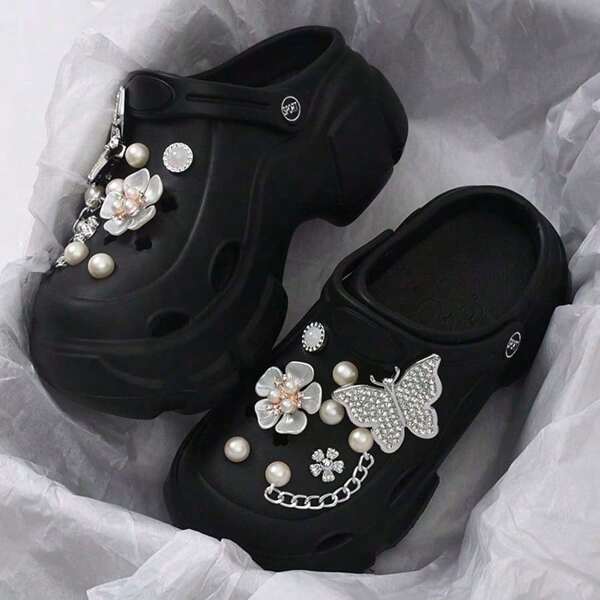 Zapatos con plataforma gruesa y agujero de estilo DIY mariposa con perlas, zuecos de jardín para mujeres, zapatos de playa de verano casuales y lindos de dibujos animados de EVA para todas las estaciones