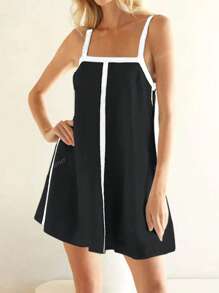 Rochie mini de vacanță elegantă și sexy pentru femei, cu camisol, cu decolteu pătrat și blocuri de culoare, neagră, primăvară/vară