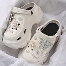 DIY 蝴蝶和珍珠装饰厚底镂空木屐，女士时尚花园鞋，轻便 EVA 休闲一脚蹬凉鞋，适合春/夏/海滩派对