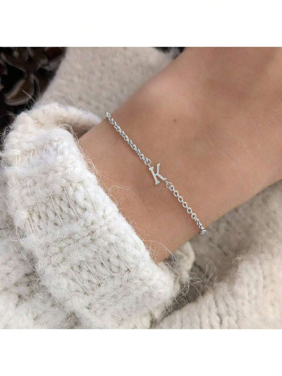 1 件新款简约字母不锈钢 O 型链手链，适合女士派对