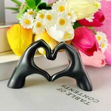 1pc,Colorful Resin Heart - Shaped Festive Figurine Ornaments. Ideal For Occasions Like Birthdays, Adding An Ambient Touch To Tabletops. Perfect Decorations For Proposal Parties, Wedding Gifts, And Wedding Favors For Guests.