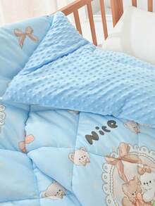 1 件婴儿/幼儿毯，AB 版工艺，A 面为针织棉布，B 面为波点绒，饰有动物图案，柔软透气，舒适亲肤，是送给孩子的理想礼物