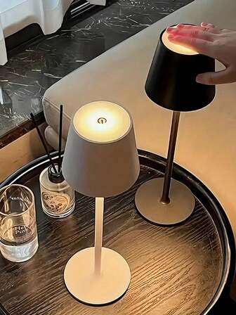 1 ชิ้น โคมไฟตั้งโต๊ะ LED โลหะแบบสัมผัสได้ 3 สี หรี่แสงได้, USB ชาร์จใหม่ได้, ปรับความสูงได้, เหมาะสำหรับข้างเตียง, โต๊ะอาหาร, แคมป์ปิ้ง, บาร์, อ่านหนังสือถนอมสายตา, ไฟสำนักงาน, ของขวัญวันหยุด (แบตเตอรี่ 18650-1200mAh ในตัว)