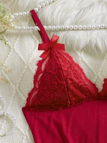 Lingerie sexy, ensemble robe-sangle de plaisir romantique rouge vin. Conception unique, stimuler l'imagination créative illimitée, montrer une atmosphère romantique
