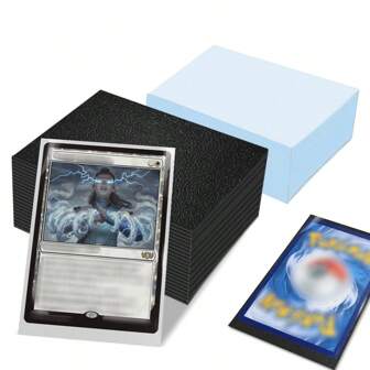 400 pièces/set Protège-cartes pour cartes de collection (200 pièces de protège-cartes transparents + 200 pièces de protège-cartes colorés), 2 couleurs de protège-cartes souples adaptés aux cartes de taille standard, convient pour MTG, cartes de baseball, cartes de sport, cartes de jeu, noir et blanc