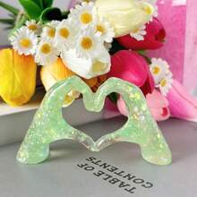 1pc,Colorful Resin Heart - Shaped Festive Figurine Ornaments. Ideal For Occasions Like Birthdays, Adding An Ambient Touch To Tabletops. Perfect Decorations For Proposal Parties, Wedding Gifts, And Wedding Favors For Guests.