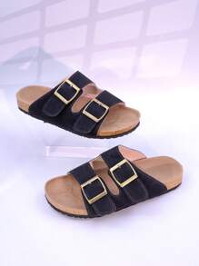 1 par de chanclas de verano unisex para adolescentes/parejas, con hebilla metálica decorativa, cómodas sandalias planas de punta abierta para uso diario