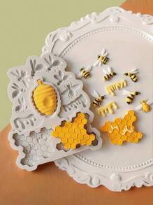 1/2/4pcs "Bee Theme Silicone Mold (Including Honeycomb/Queen Bee/Honey Bucket Design) - Non-Stick Baking Mold Suitable For Chocolate/Fondant/Soap/Jelly DIY Making, Multi-Function Cake Decorating Tool Suitable For Parties, Birthday Dessert Tables, Cupcakes, Cookies And Kitchen Baking Enthusiasts", Mother's Day, Father's Day, Wedding, Back To Schools Season, Graduation Season Supplies.