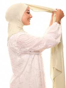 1件装女士经典休闲套头雪纺围巾，纯色柔软透气莫代尔面料，可作颈套、多功能头巾，适合日常穿着。