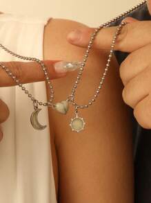 ATLVXJL 2 pièces/Set Couple Lune et Soleil Phosphorescent Pendentif Magnétique Chaîne en Acier Inoxydable avec Perles, Convient pour le Port Quotidien et Cadeau de la Saint-Valentin