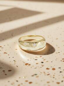 1 Stück modischer Luxus Ring für Damen mit geschnitztem Sternform Design, unisex Accessoire - Valentinstag Geschenk - Partytragen - ohne Verpackung