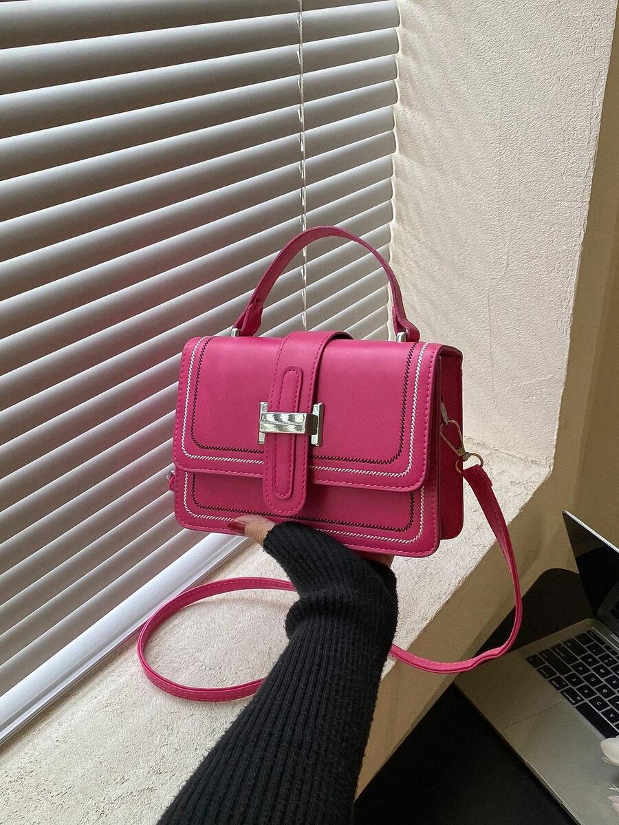 Mini bolso de mujer con solapa acolchada y estilo elegante