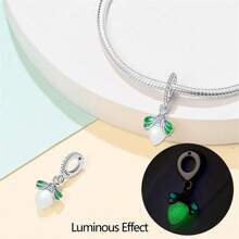 1 pièce Pendentif en argent sterling 925 avec pierre scintillante lumineuse et colorée en forme de papillon, fleur, oiseau, libellule, luciole brillant dans le noir. Convient pour la fabrication de bracelet et bijou pour femme.