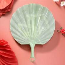 1 pièce d'éventail portatif en plastique style vintage plus épais et plus frais, avec un design de coquille en faux jade. Convient pour l'été, les cadeaux pour les personnes âgées et les amoureux, une utilisation quotidienne.