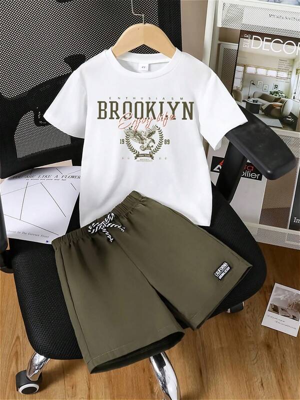 Set tricou și pantaloni scurți cu mânecă scurtă și imprimeu cu litere pentru băieți