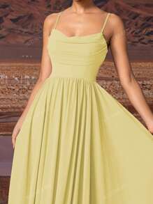 Robe de soirée en mousseline de soie élégante de couleur jaune crème unie, drapée. Convient pour toutes les occasions formelles, les grands événements formels, les invités de mariage, les festivals de musique, les fêtes de vacances, les bals de fin d'année, les soirées cocktail, les rendez-vous et les robes de demoiselle d'honneur