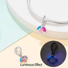 1 pièce Pendentif en argent sterling 925 avec pierre scintillante lumineuse et colorée en forme de papillon, fleur, oiseau, libellule, luciole brillant dans le noir. Convient pour la fabrication de bracelet et bijou pour femme.