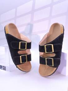 1 par de chanclas de verano unisex para adolescentes/parejas, con hebilla metálica decorativa, cómodas sandalias planas de punta abierta para uso diario