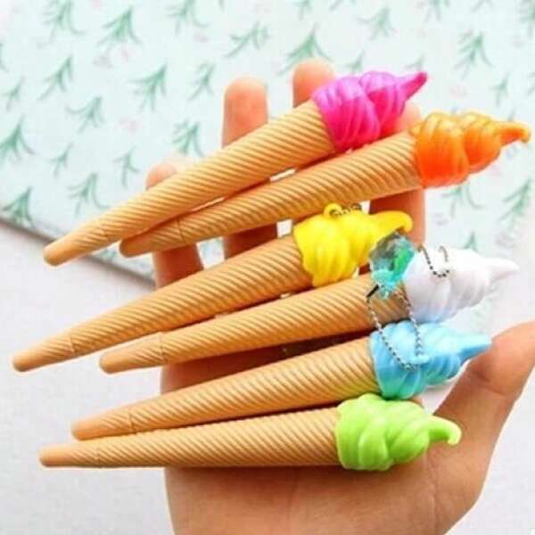 6 pixuri cu gel în formă de înghețată, 0,5 mm. Pot fi folosite pentru desen și marcare și sunt articole esențiale pentru mersul la școală (culorile sunt distribuite aleatoriu.)