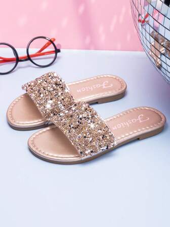 女童夏季水晶珍珠装饰沙滩拖鞋，时尚露趾平底公主凉鞋，适合儿童学生（手工制作的水晶位置可能略有不同，鞋底颜色随机）