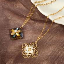 Women Layered Necklaces - Collar multielemento de concha de doble capa de acero de titanio - color dorado - Ver 4